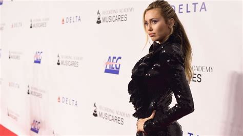 Miley Cyrus: ses nombreuses apparitions nue